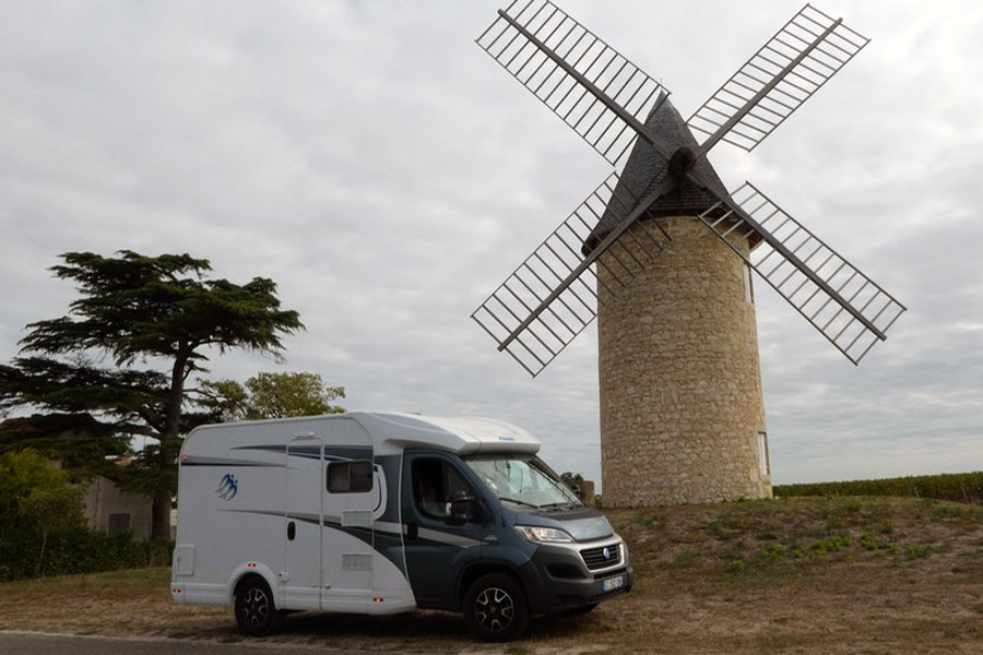 Ron and Ton's Knaus 550 MF based in France, currently touring Italy